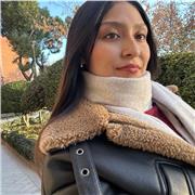 Profesora con experiencia en primaria ofreciendo clases personalizadas